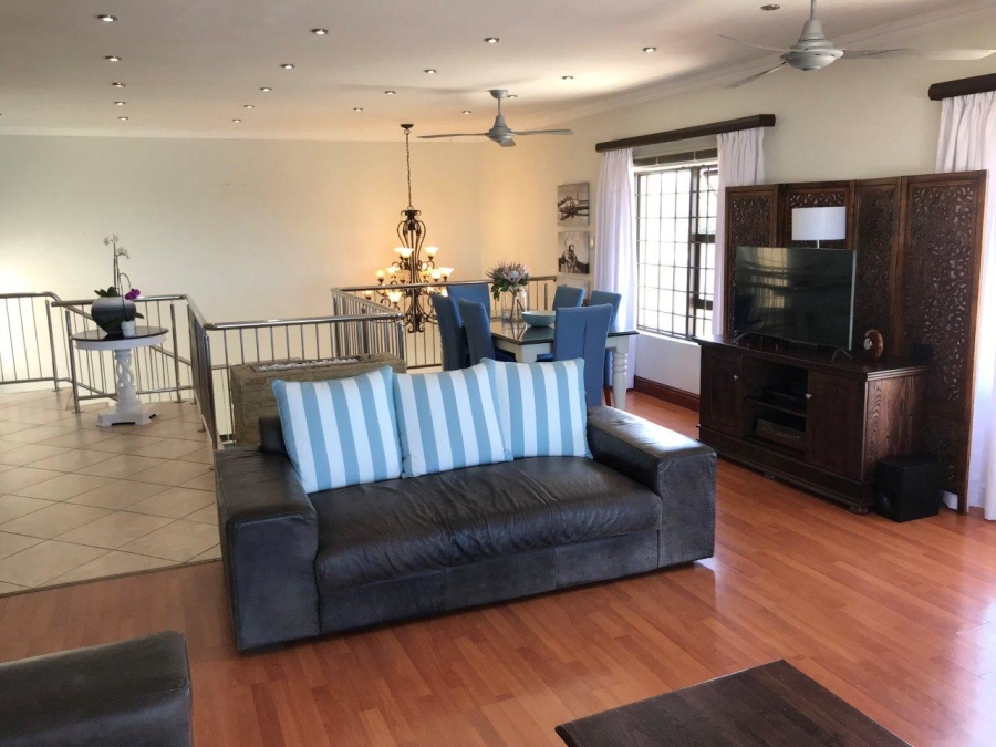 9 Bedroom Property for Sale in Wavecrest Eastern Cape